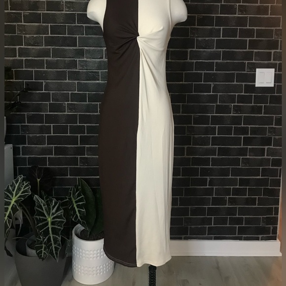 TWO TONE SPLIT MOCK NECK MAXI DRESS - Picture 2 of 11